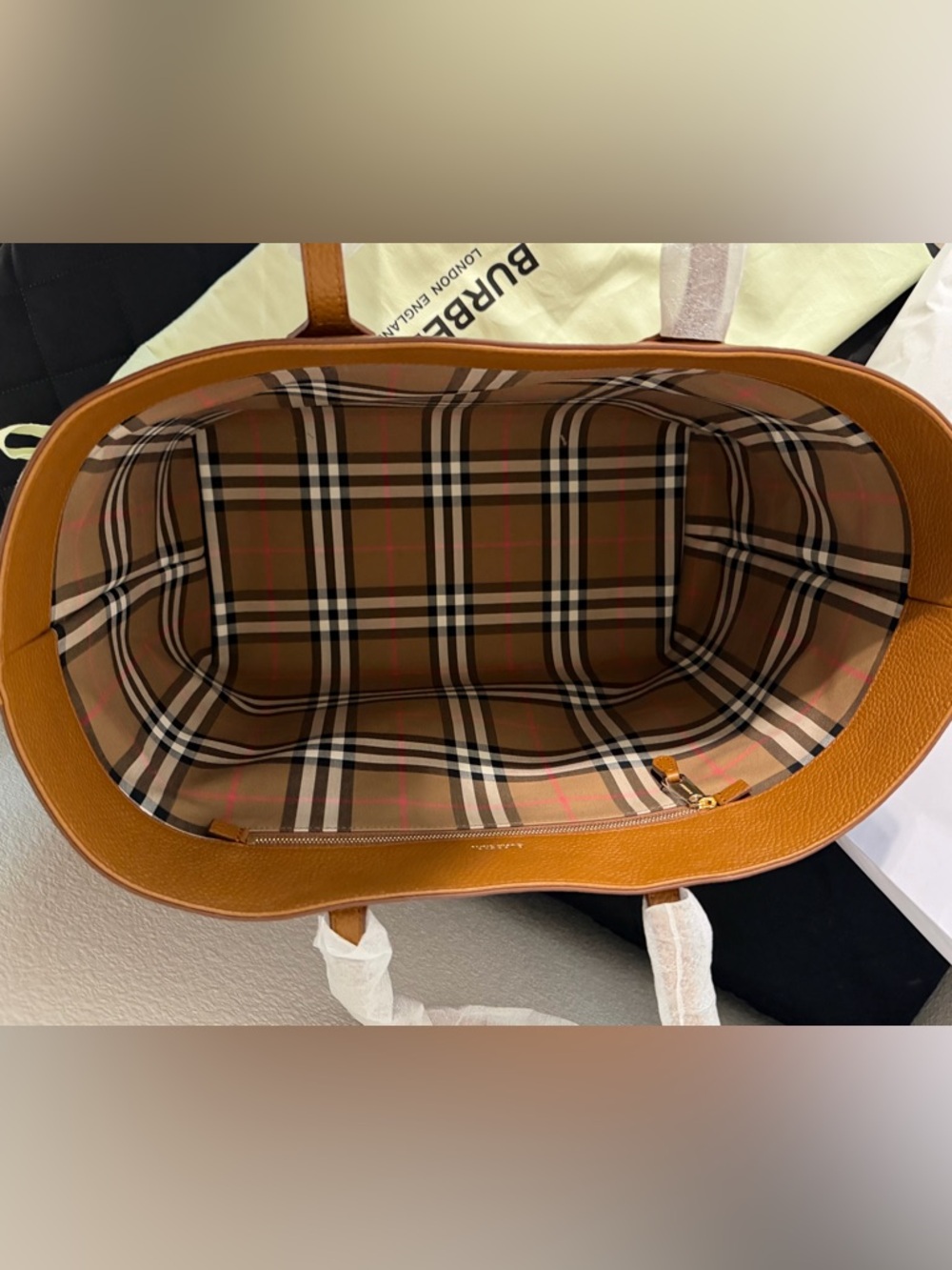 NWT Burberry Medium London Grainy Leather Tote in Tawny Brown - Picture 2 of 2